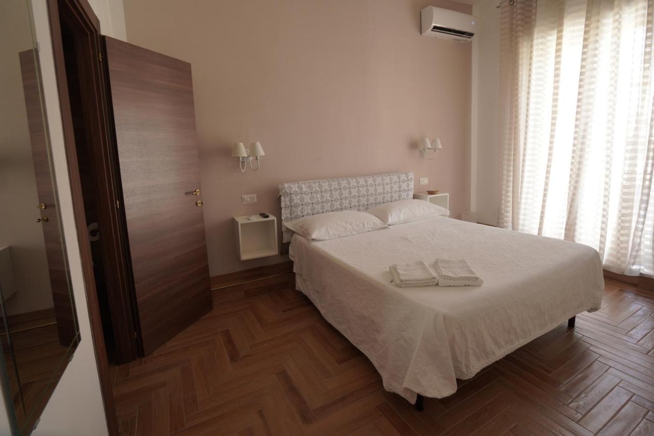 B&B I Due Teatri Napoli Esterno foto