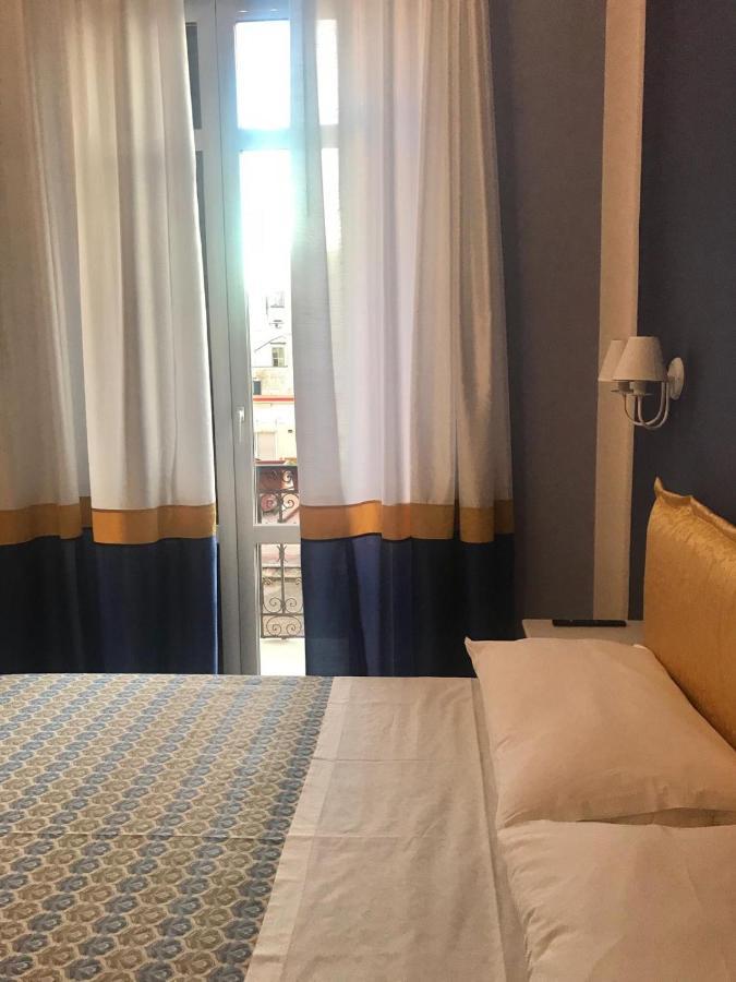B&B I Due Teatri Napoli Esterno foto