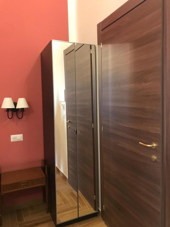 B&B I Due Teatri Napoli Esterno foto
