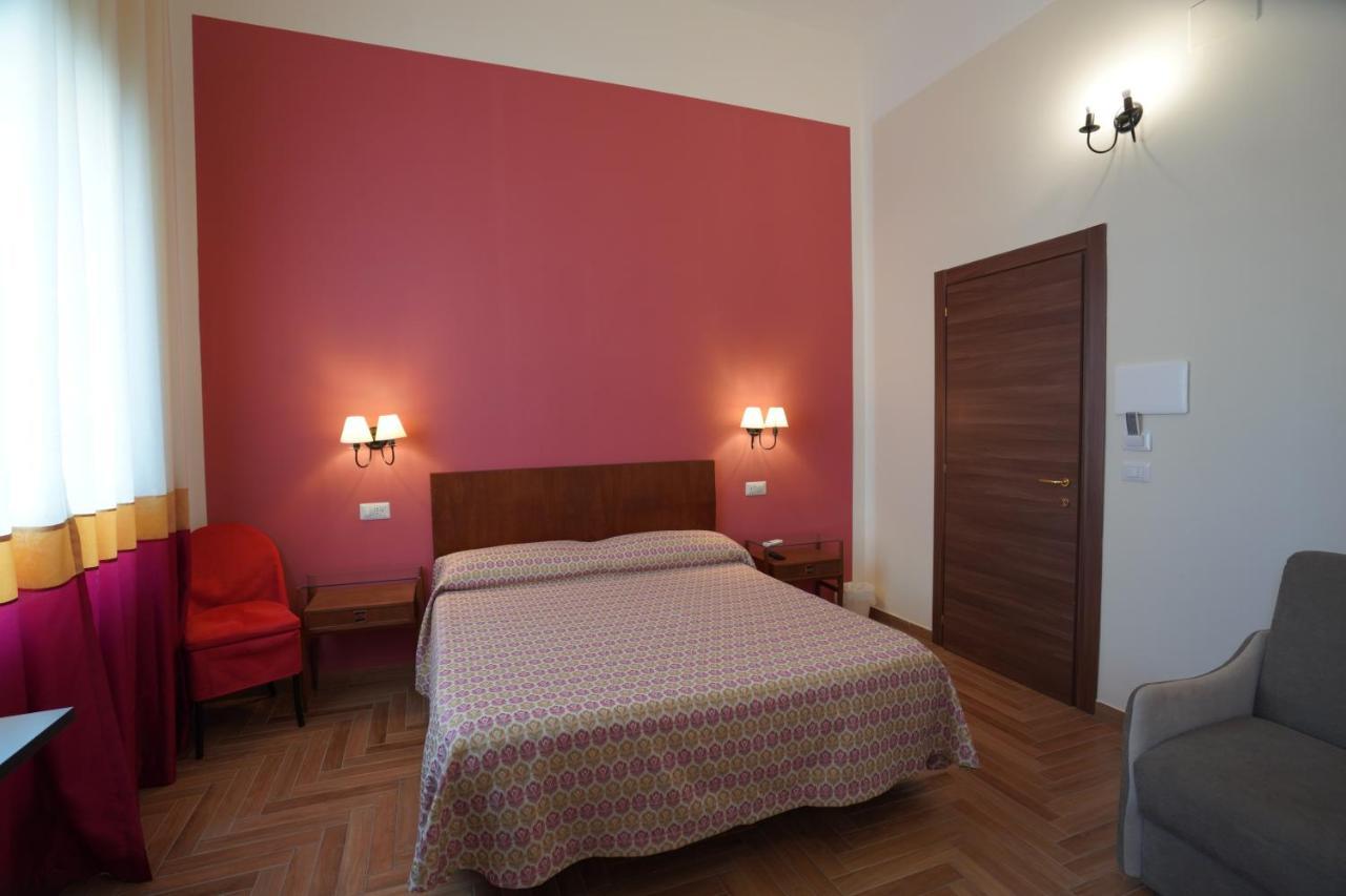 B&B I Due Teatri Napoli Esterno foto