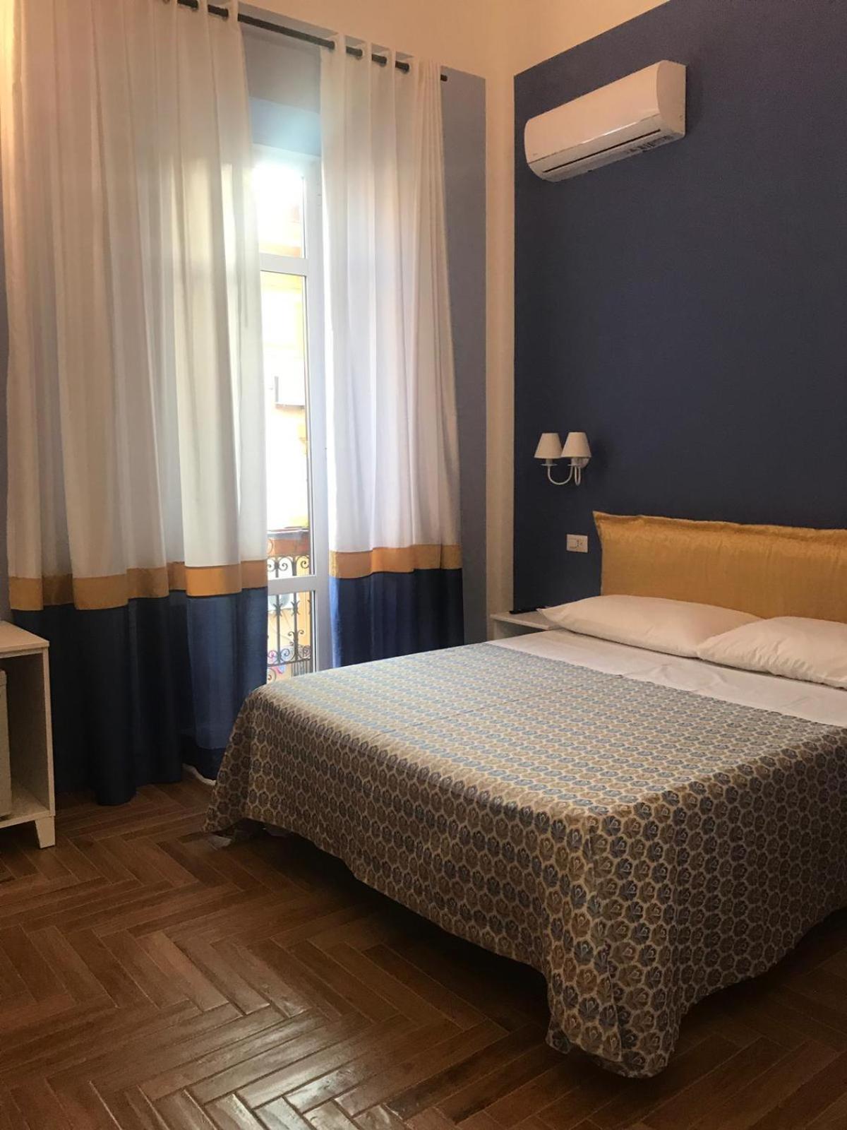 B&B I Due Teatri Napoli Esterno foto